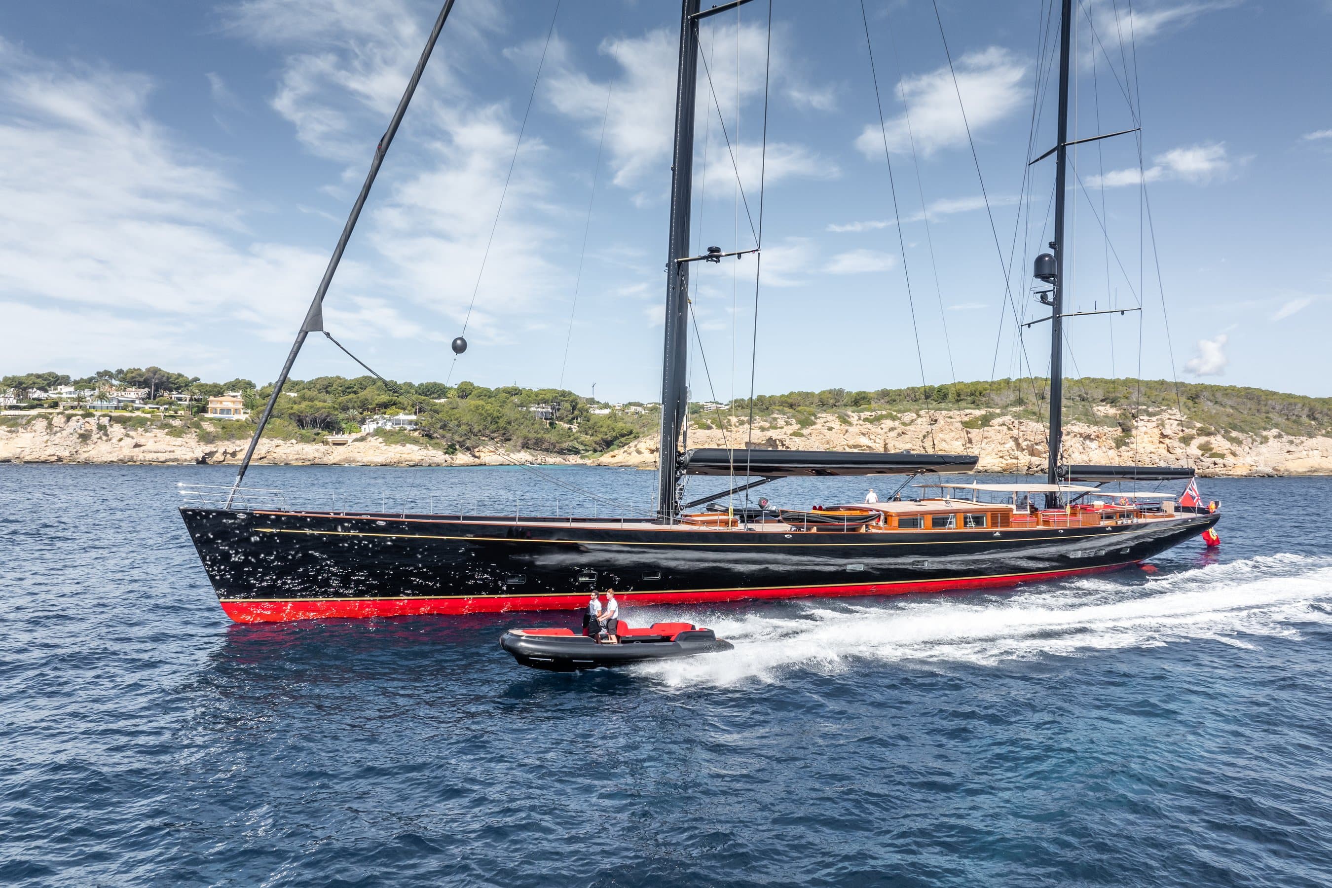 Caribbean vs Mediterranean: The Ultimate Charter Comparison